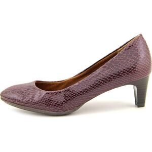 EUROSOFT Faux Snakeskin Round Toe Leather Pump | 7
